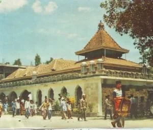 PERAN ILMU HADIS DALAM MEMBENTUK KARAKTER MAHASISIWA MUSLIM
